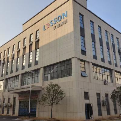 The factory has a total of three floors, each with an area of 4,000 square meters, and the total area reaches more than 10,000 square meters.